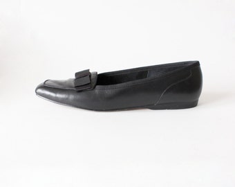 Vintage Black Leather Bow Loafers, size 9.5N