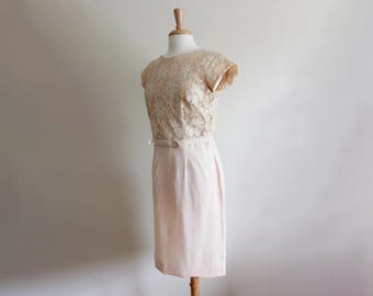 Vintage 1960s Short Sleeve Pale Pink Lace Dress