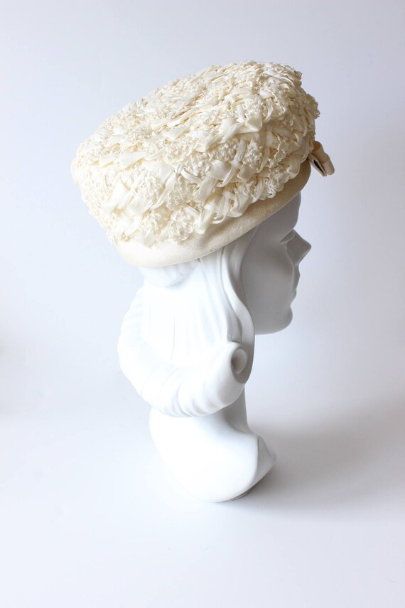 Vintage 1950s Ivory Cellophane Pillbox Bow Hat - image 7