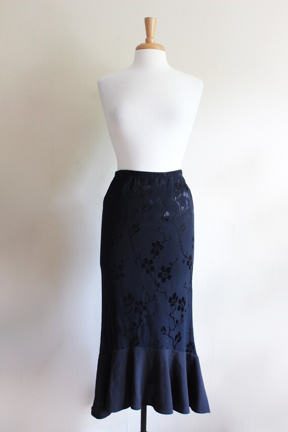 Vintage 1990s Black Floral Crepe Trumpet Skirt an… - image 8