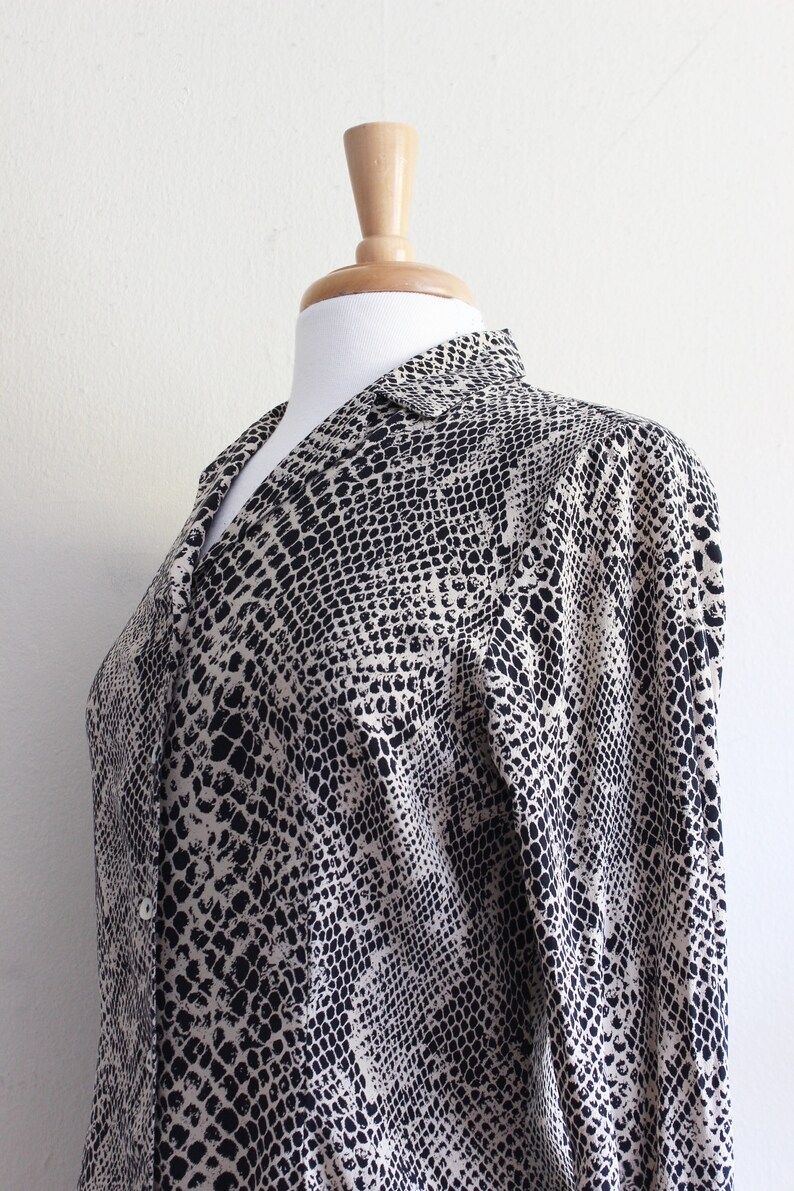 Vintage Beige /& Black Snakeskin Print Silk Button Down Top