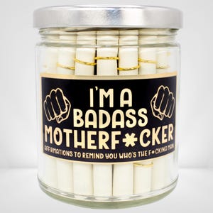 Ich bin ein Badass Motherfucker Affirmations Glas, 70 mutige, schimpfliche und ungefilterte Affirmationen für Männer, Selbstfürsorgegeschenk für ihn, Ermutigungsgeschenk