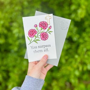 Tarjeta cristiana para el Día de la Madre / Escritura de Proverbios 31 para mujeres / "Los superas a todos" / Tarjeta floral de aliento hecha a mano
