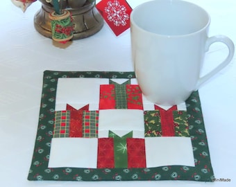Christmas Mug Rug, Snack Mat, Coaster, Candle Mat, Wrapped Gifts