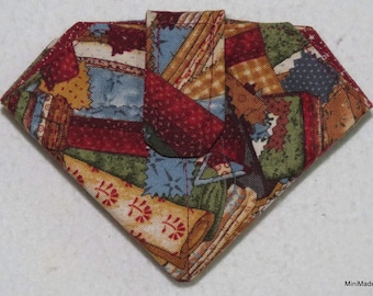 Étui à aiguilles plié, bordeaux, impression de faisceaux de tissus