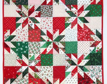 Vintage Christmas Hunter’s Star Quilt – Red, Green Holiday Decor