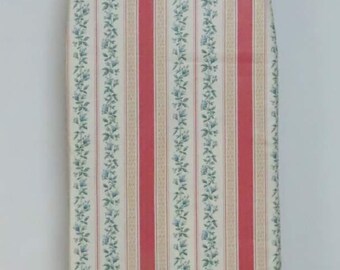 Housse pour table à repasser, rayures roses, fleurs bleues et vertes, avec fond blanc