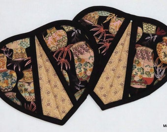 Pot Holders, Pair, Heart-shaped Microwave Oven Mitts, Black Beige, Pottery Vases