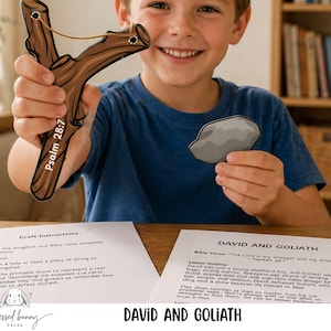 Puede incluir: Una honda marrón con el texto "Psalm 28:7" y una piedra gris. La imagen también incluye instrucciones de manualidades y un esquema de lección titulado "David y Goliat". El texto "Blessed Bunny Tales" también es visible.
