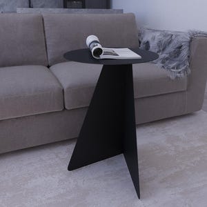 Minimalistischer Metall-Beistelltisch mit runder Platte | Moderner Couchtisch, Stahlgestell | Kleiner Raumakzent-Tisch, schwarzes oder weißes Ende