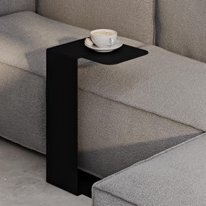 Moderner minimalistischer Metall-Beistelltisch | Platzsparender Akzent-Tisch, schwarz oder weiß, pulverbeschichteter Stahl | Stilvolle Wohnzimmer Möbel
