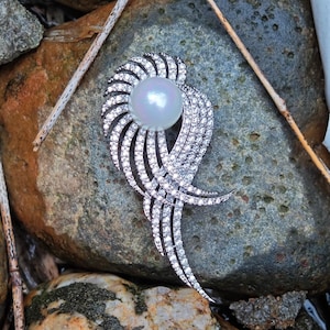 Vintage Feather Brooch, Baroque Pearl & Crystal Accents, Mother-of-Groom Jewelry, Handmade Pearl Brooch,Diamond Petal Pin