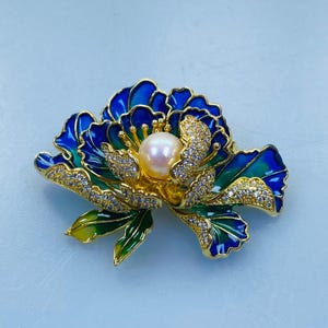 Freshwater Pearl Brooch: Sterling Silver Flower, Shell & Zircon