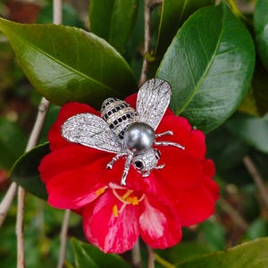 Hand-Forged Golden Bee Brooch,Luxury Pearl Brooch, Swarovski Crystal Wing Jewelry,Bridal Shower Gift for Nature Lovers, Vintage Pearl Pin