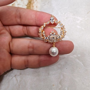 Luxury Pearl Brooch, Gold-Filled Evening Wear Accessory, Mother of the Bride Gift, Timeless Heirloom Jewelry Piece