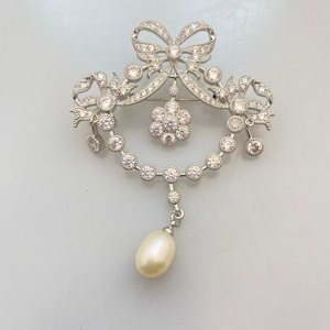 Pearl Brooch Pendant: Sterling Silver Bow, Zircon & Freshwater Pearl