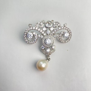 Silver Pearl Brooch with Diamond Halo: Elegant Statement Pin