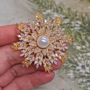 Golden Snowflake Brooch, 10mm Baroque Pearl, 18K Gold Plated, Mother&#39;s Day gift for Mom,Winter Wedding Jewelry,18K pearl brooch