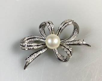 Vintage Copper-plated alloy Freshwater Pearl Brooch: Diamond zircon Belt Bow