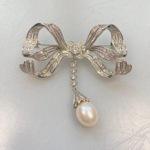 Pearl Brooch Pendant: Sterling Silver Bow, 10mm Freshwater Pearl, Zircon Beltbow Pin
