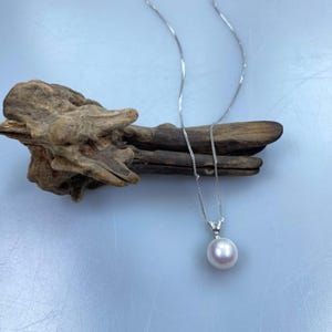 Handmade Akoya Freshwater Pearl Pendant Necklace: 18K Sterling silver S925 Adjustable Chain