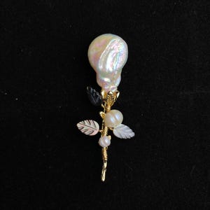 Baroque tulip Gold Flower Pearl Brooch, freshwater pearl jewelry, shell leaf decoration, Bridal brooch, wedding gift, Unique Baroque pearl