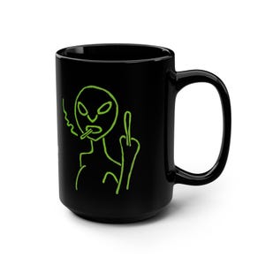 Taza de café con actitud alienígena, Taza de café alienígena, Regalo sarcástico para amantes del café alienígena, Taza de té alienígena divertida, Taza de 444 ml con el dedo medio alienígena imagen 3
