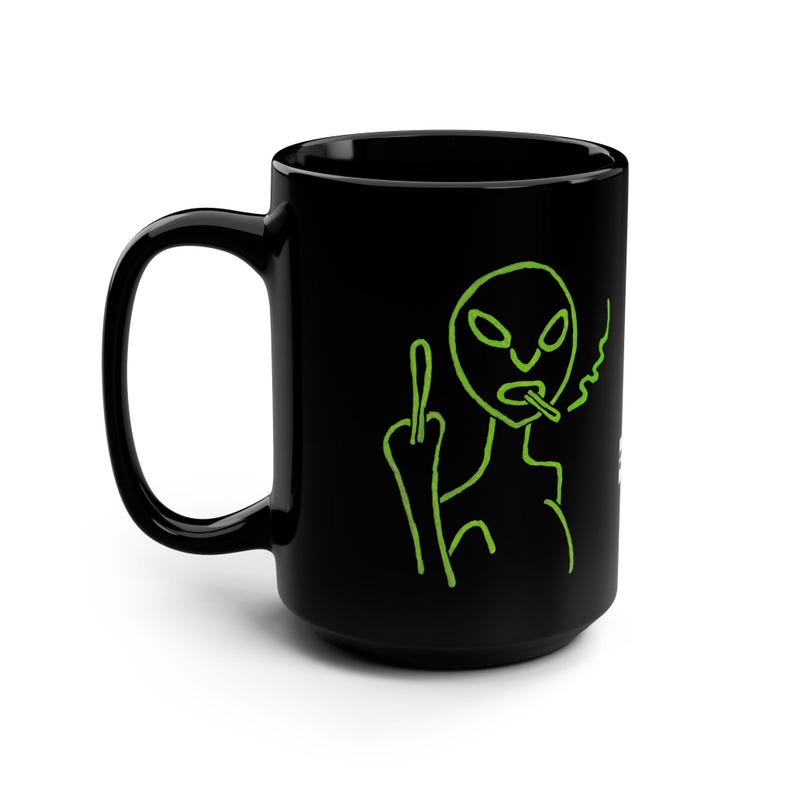 Taza de café con actitud alienígena, Taza de café alienígena, Regalo sarcástico para amantes del café alienígena, Taza de té alienígena divertida, Taza de 444 ml con el dedo medio alienígena imagen 1