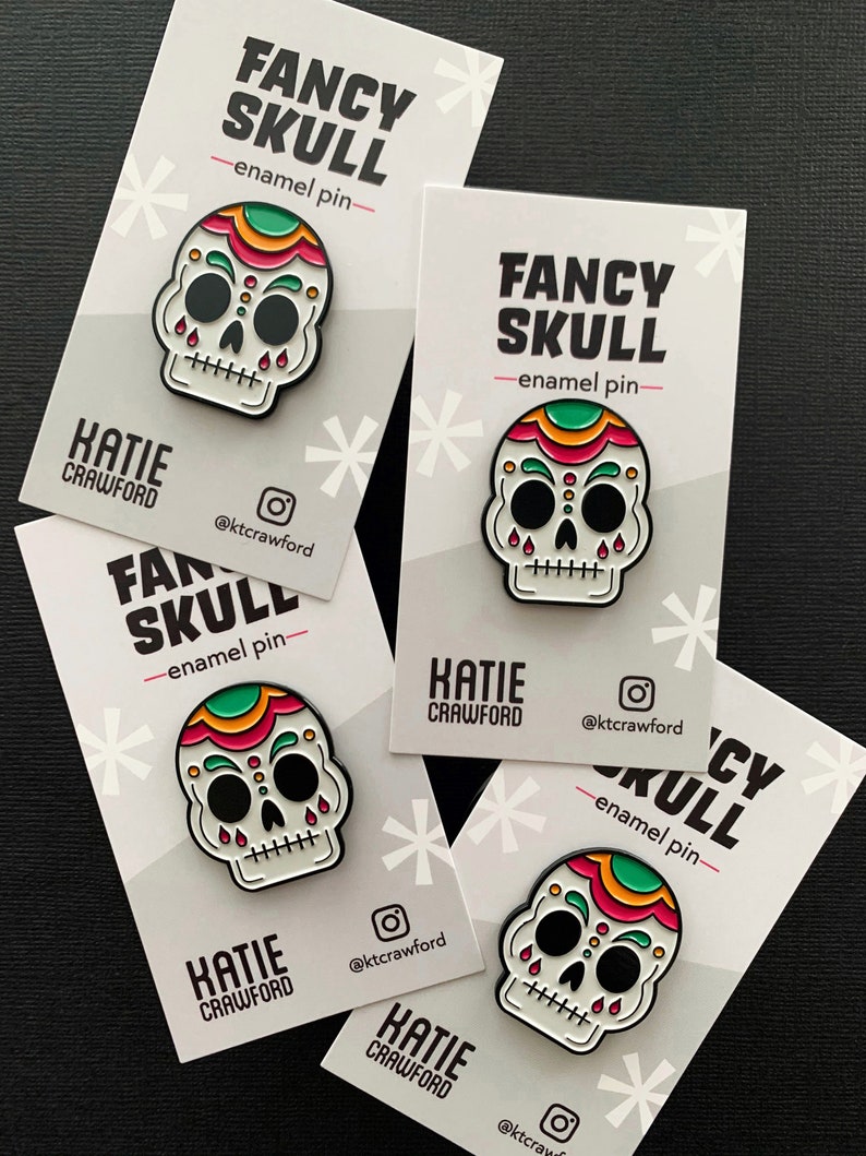 Fancy Skull Enamel Pin Sugar Skull Pin Spooky Cute Pin imagem 4