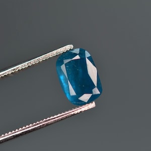 Zeldzame Hauyne-edelsteen: levendig blauw kristal uit Afghanistan (6,27 x 4,45 x 3,53 mm)