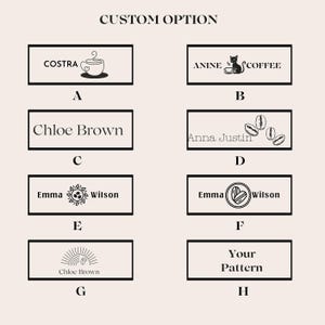 Puede incluir: Ocho opciones de dise&ntilde;o diferentes para una etiqueta personalizada. Los dise&ntilde;os incluyen una taza de caf&eacute;, un gato, granos de caf&eacute;, un sol, un coraz&oacute;n, una salida del sol y texto. El texto incluye nombres como Chloe Brown, Emma Wilson y Anna Justin.