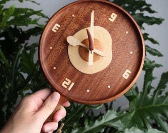 Personalized Wooden Skillet Clock – Rustic Kitchen Decor, Engraved Gift