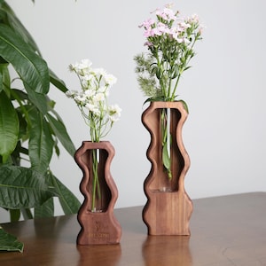 カスタム木製花瓶、パーソナライズされたフラワーホルダー、ユニークで芸術的な花瓶、お母さんへのギフト、環境に優しい室内装飾、彼女へのギフト、思いやりのある記念品