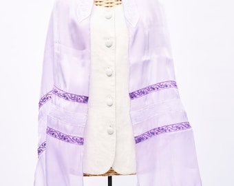 Talit de organza lavanda feito à mão com fita de miçangas