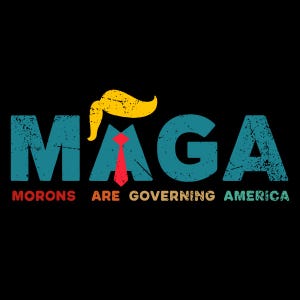 Peut inclure: Un design graphique avec le texte "Maga" en bleu avec une cravate rouge et des cheveux jaunes sur le dessus. Le texte "Morons Are Governing America" est sous le mot "Maga".