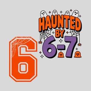 Puede incluir: Un diseño gráfico con temática de Halloween con el texto "HAUNTED BY 6-7" en naranja y morado. El número 6 también es naranja, con un diseño de telaraña. Fantasmas, arañas y estrellas completan el diseño sobre un fondo gris claro.