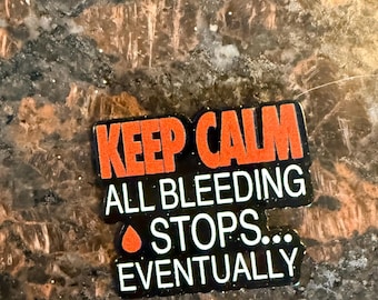 Mantenga la calma, todo sangrado se detiene, carrete de insignia, carrete de insignia divertido, soporte de identificación, tirador de insignia, identificación retráctil, carrete de insignia de enfermera, regalo