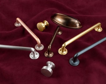 Puxador moderno para porta de armário, em dourado escovado, preto e níquel.