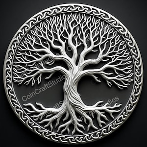Könnte beinhalten: Eine silberfarbene Wandskulptur aus Metall, die einen Lebensbaum mit filigranen Ästen und Wurzeln darstellt. Der Baum ist von einem keltischen Knotenrand umgeben.