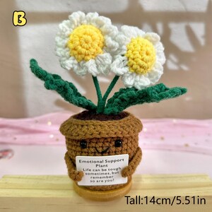 Nuevo set de regalo de apoyo emocional: flores de crochet hechas a mano en maceta (girasol/margarita), decoración de escritorio con flores de crochet, regalo para ella y para el Día de la Madre. B