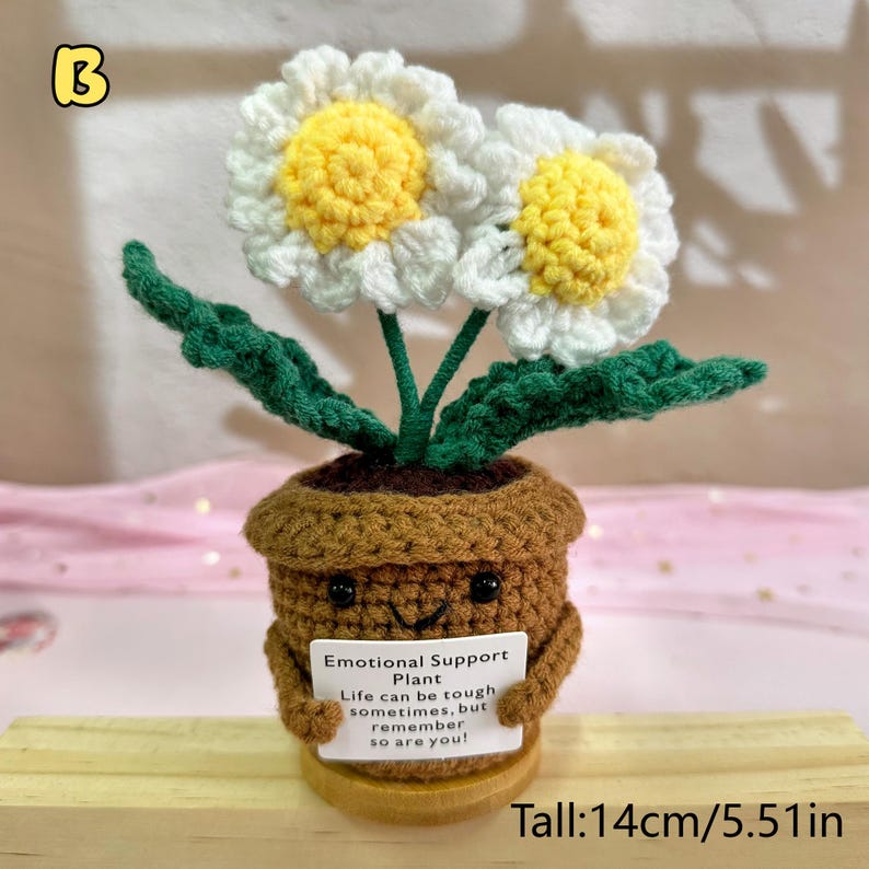 Nuevo set de regalo de apoyo emocional: flores de crochet hechas a mano en maceta (girasol/margarita), decoración de escritorio con flores de crochet, regalo para ella y para el Día de la Madre. B