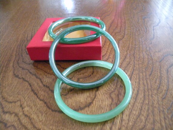Green Glass Iridescent Bangle Bracelet, Jade Colo… - image 4