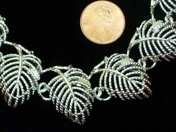 Lisner Leaf Link Necklace from the 1960s, Retro V… - image 3