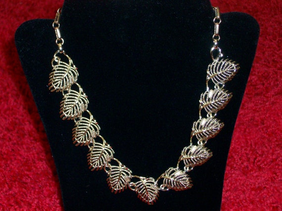 Lisner Leaf Link Necklace from the 1960s, Retro V… - image 1