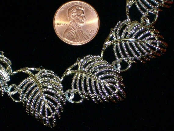 Lisner Leaf Link Necklace from the 1960s, Retro V… - image 4