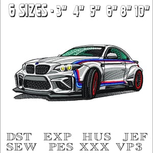 Pode incluir: Um desenho bordado de um carro desportivo em branco, prata e azul, com uma grelha preta e faixas de corrida azuis e vermelhas. O desenho está disponível em seis tamanhos: 3 polegadas, 4 polegadas, 5 polegadas, 6 polegadas, 8 polegadas e 10 polegadas. O texto "DST SEW EXP PES HUS XXX JEF VP3" está abaixo do carro.