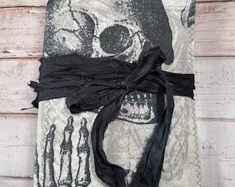 Grimoire Book of Spells Gothic Skeletons Fabric Junk Journal: Grungy Tea Dyed Pages Spellbook