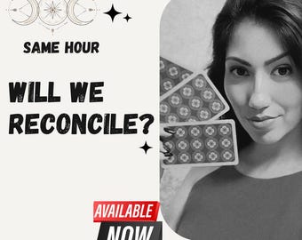 Pode incluir: Imagem em preto e branco de uma mulher segurando cartas de tarô. O texto na imagem diz "Same Hour, Will We Reconcile? Available Now."