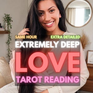 Op de afbeelding: Een digitale grafische overlay met de tekst SAME HOUR, EXTRA DETAILED, EXTREMELY DEEP, LOVE en TAROT READING in witte, groene en roze lettertypes, over een foto van een persoon met lang donker haar die een beige top draagt.