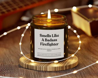 Riecht nach einem Badass Feuerwehrmann, Feuerwehrmann Geschenk, Feuerwehrmann Geburtstagsgeschenke, Feuerwehrmann Weihnachtsgeschenke für Feuerwehrmann, Feuerwehrmann Ehemann